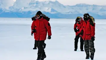 Backdrop to the movie "Antarctic Journal" #447890