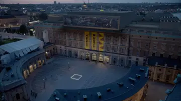 Backdrop to the movie "The Square" #264373