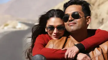 Backdrop to the movie "Kaatru Veliyidai" #1147814