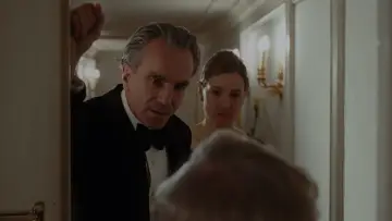Backdrop to the movie "Phantom Thread" #671799