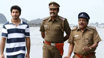 Backdrop to the movie "Meendum Oru Kadhal Kadhai" #1148302