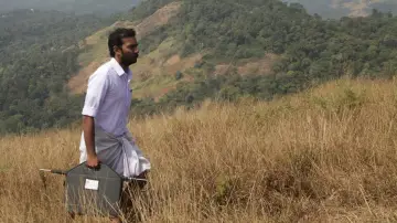 Backdrop to the movie "Merku Thodarchi Malai" #964279