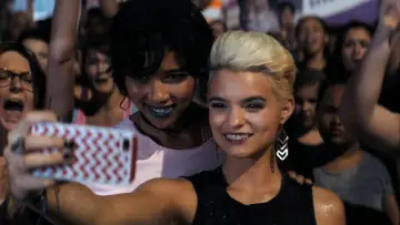 Backdrop to the movie "Tragedy Girls" #1203496