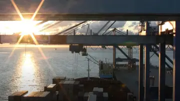 Backdrop to the movie "Logistics" #1569790