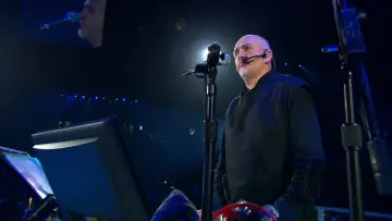 Backdrop to the movie "Peter Gabriel: Growing Up - Live & Unwrapped" #1571101
