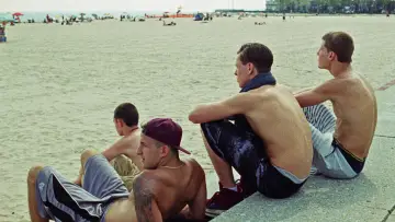 Backdrop to the movie "Beach Rats" #643815
