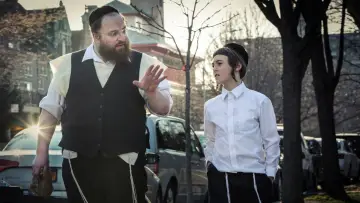 Backdrop to the movie "Menashe" #716230