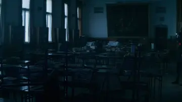 Backdrop to the movie "IO" #386550
