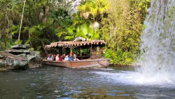 Backdrop to the movie "Jungle Cruise" #693041