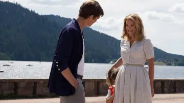 Backdrop to the movie "An Impossible Love" #446449