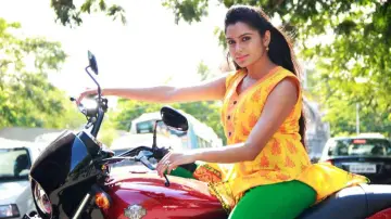 Backdrop to the movie "Aarambame Attagasam" #743288