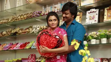 Backdrop to the movie "Aarambame Attagasam" #743292
