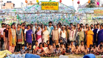 Backdrop to the movie "Velaikkaran" #1161794