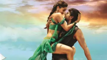 Backdrop to the movie "Nakshatram" #1162595