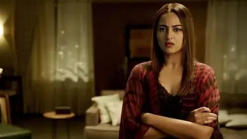 Backdrop to the movie "Ittefaq" #1039166