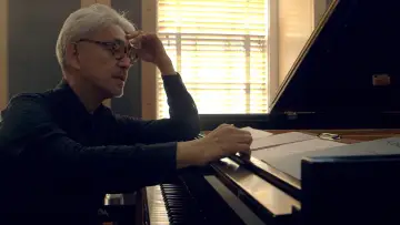 Backdrop to the movie "Ryuichi Sakamoto: CODA" #818475