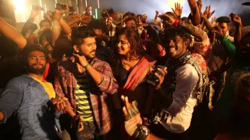 Backdrop to the movie "Thappu Thanda" #1162030