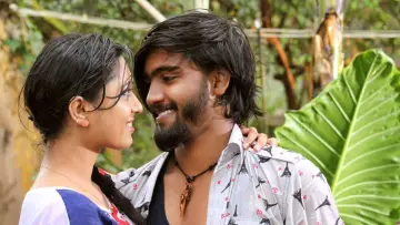 Backdrop to the movie "Theru Naaigal" #1163319