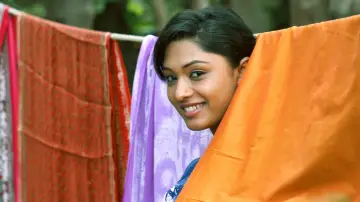 Backdrop to the movie "Theru Naaigal" #1163321