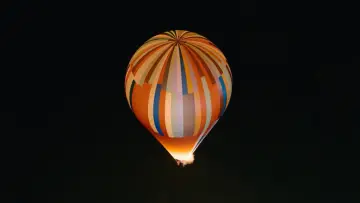 Backdrop to the movie "Balloon" #211153