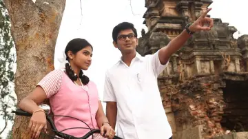 Backdrop to the movie "Palli Paruvathile" #1163949