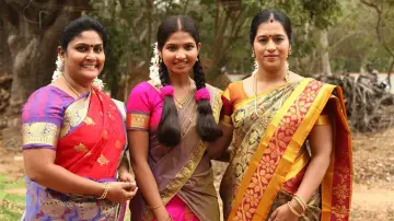 Backdrop to the movie "Palli Paruvathile" #1163952