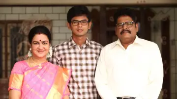 Backdrop to the movie "Palli Paruvathile" #1163958