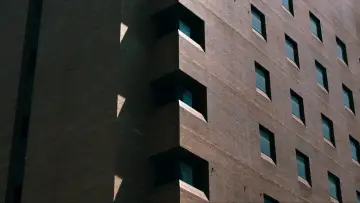 Backdrop to the movie "Three Identical Strangers" #1068483
