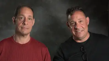 Backdrop to the movie "Three Identical Strangers" #425651