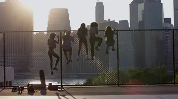 Backdrop to the movie "Skate Kitchen" #1104727