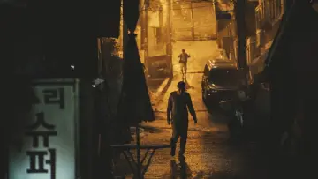 Backdrop to the movie "Parasite" #910226