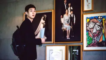 Backdrop to the movie "Parasite" #910230