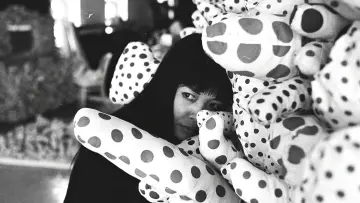 Backdrop to the movie "Kusama: Infinity" #1627850