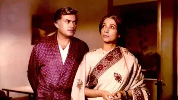 Backdrop to the movie "Aandhi" #669545