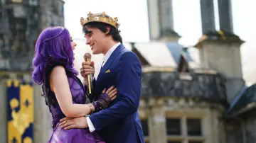 Backdrop to the movie "Descendants 3" #726471