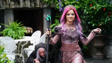 Backdrop to the movie "Descendants 3" #726473