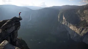 Backdrop to the movie "Free Solo" #379897