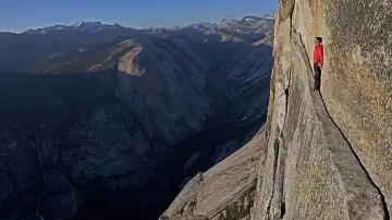 Backdrop to the movie "Free Solo" #621467