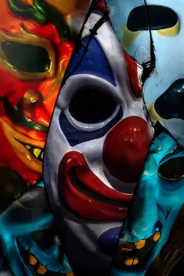 Poster to the movie "Haunt" #890807