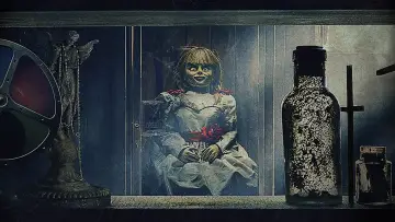 Backdrop to the movie "Annabelle Comes Home" #285809