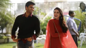 Backdrop to the movie "Sammohanam" #1158609