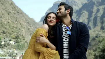 Backdrop to the movie "Sammohanam" #1158617