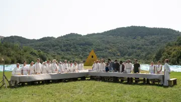 Backdrop to the movie "Midsommar" #235150
