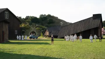Backdrop to the movie "Midsommar" #235171