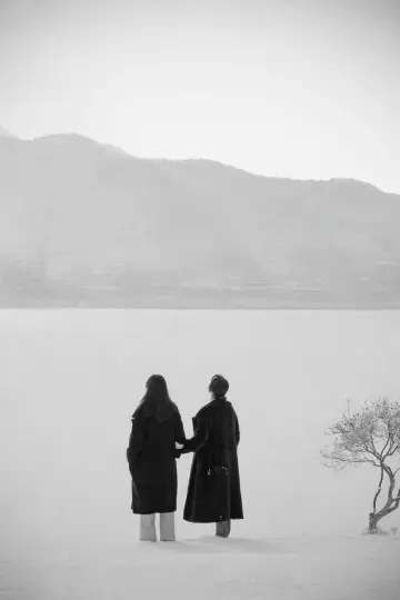 Poster to the movie "Hotel by the River" #1072274