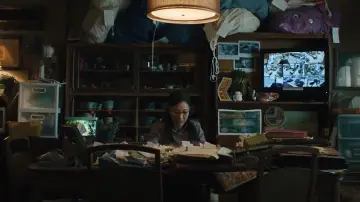 Backdrop to the movie "Everything Everywhere All at Once" #570168