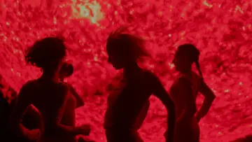 Backdrop to the movie "Ema" #1100274