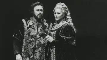 Backdrop to the movie "Il Trovatore" #1636619