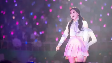 Backdrop to the movie "Twiceland" #1158683