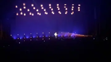 Backdrop to the movie "Vianney en concert à l’AccorHotels Arena" #1157126